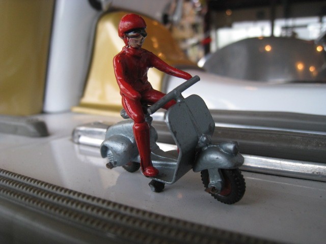 画像: Diecast Vespa with rider