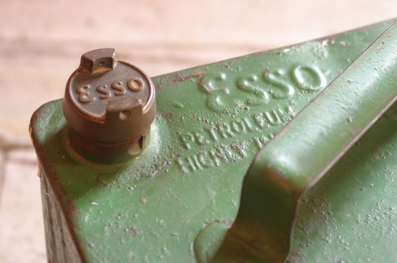 画像: ESSO,vintage petoroleum,ビンテージエッソ携行缶　　　　　　　　　　　　　　　　　　　　　　　　　　　　