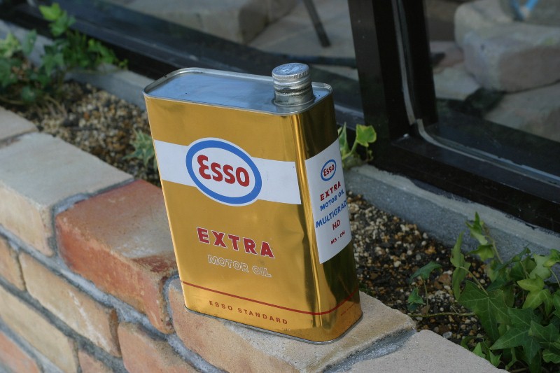 画像: Esso　Extra ビンテージオイル缶　　　　　　　　　　　　　　　　　　　　　　　　　　　　　　　　　　　　　　　