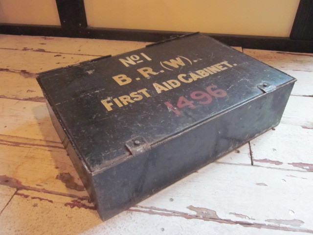 画像: B.R.(W) Vintage　First Aid BOX,ビンテージ,救急箱　　　　　　　　　　　　　　　　　　　　　　　　　　