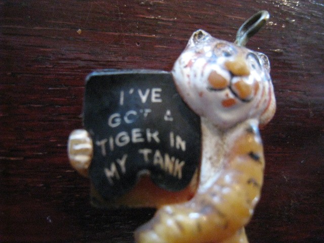 画像: Esso Tiger　vintage keyfob
