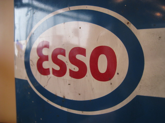 画像: esso 　オイル缶　　　　　　　　　　　